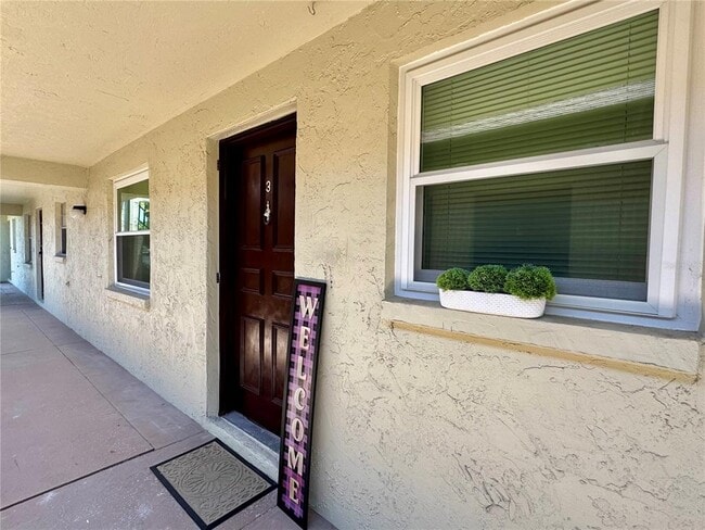 Foto del edificio - 1100 E Bay Dr