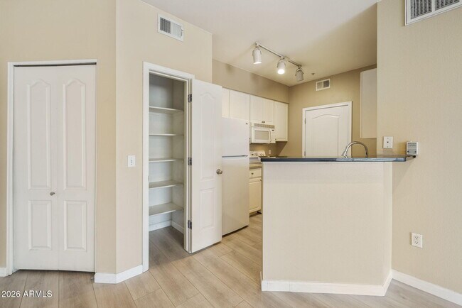 Foto del edificio - 1701 E Colter St