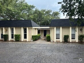 Building Photo - 1840 East Dr