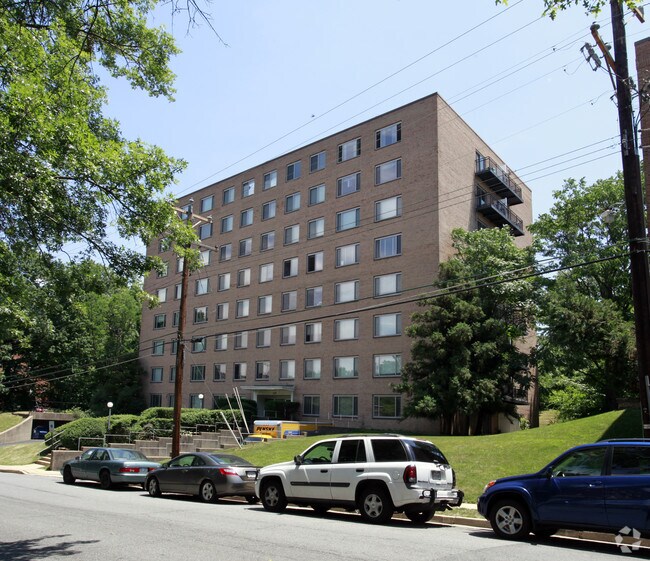 Apartments under 1,500 in Rosslyn VA