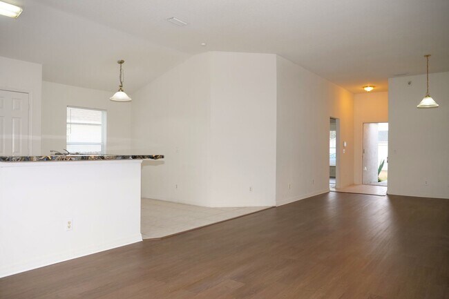 Foto del edificio - Spacious 4bd home available Now!