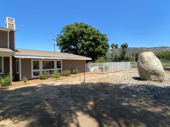 Foto del edificio - Great 3-Bedroom Home – Peaceful Country Living Just 8 Minutes from Hwy 78!
