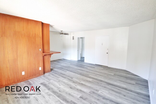 Foto del edificio - 7508 Canby Ave