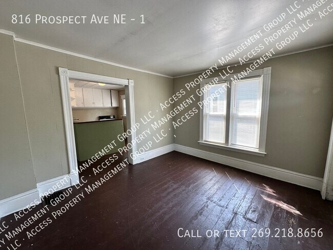 Building Photo - NE Side Large 2 Bedroom 2 Bathroom