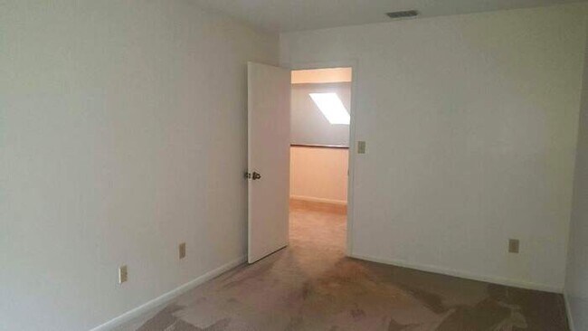 Building Photo - 5640 Gates Landing Rd