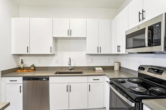 Building Photo - 1161 E O'Neil Dr