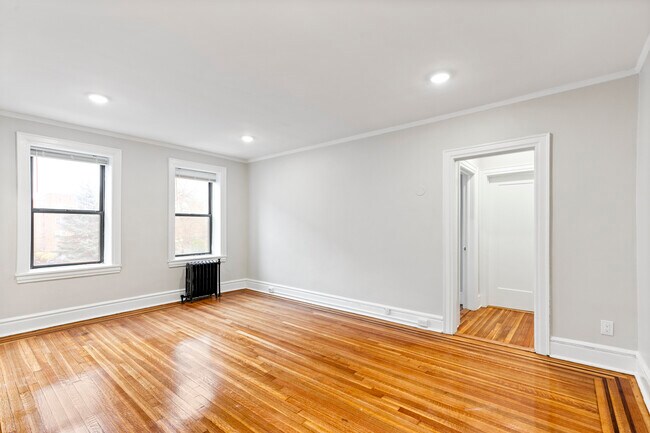 Building Photo - Montclair Gardens