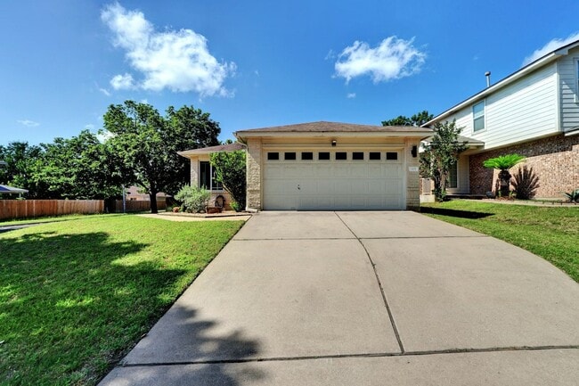 Foto del edificio - Charming 3BR / 2BA Rental with Fenced Yard & Covered Deck