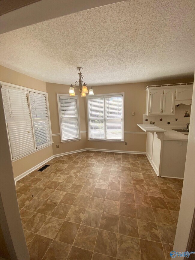 Foto del edificio - 523 Farmingdale Rd SE