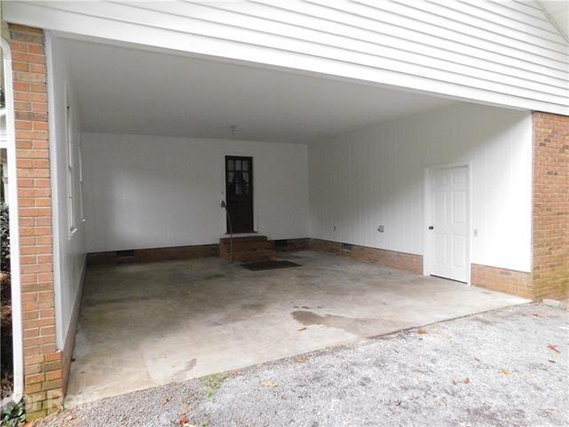 Building Photo - 2136 Sunset Rd