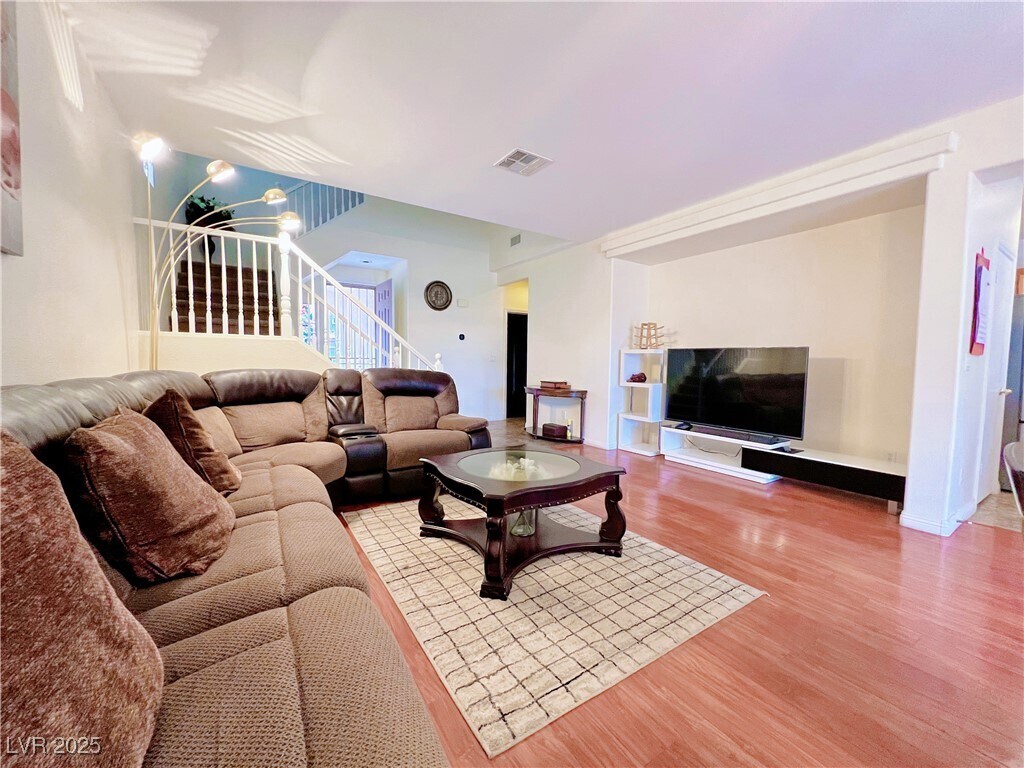 Foto principal - 5804 Fine Lace St