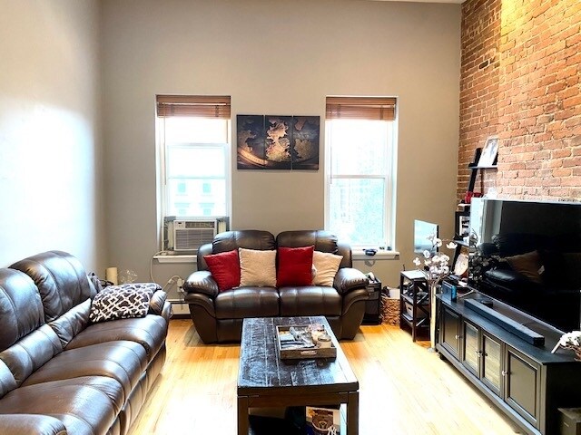 Foto principal - 1102 Washington St