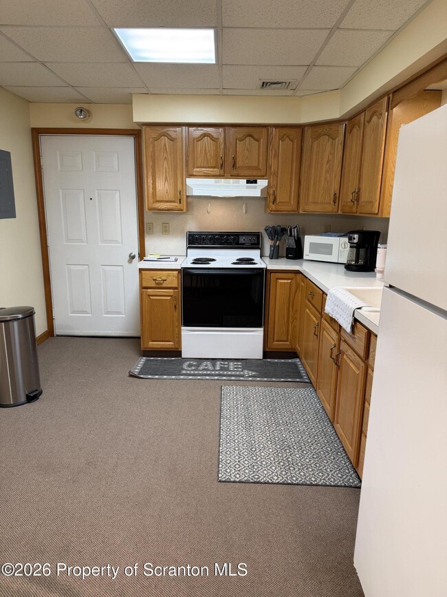 Building Photo - 609 Main St