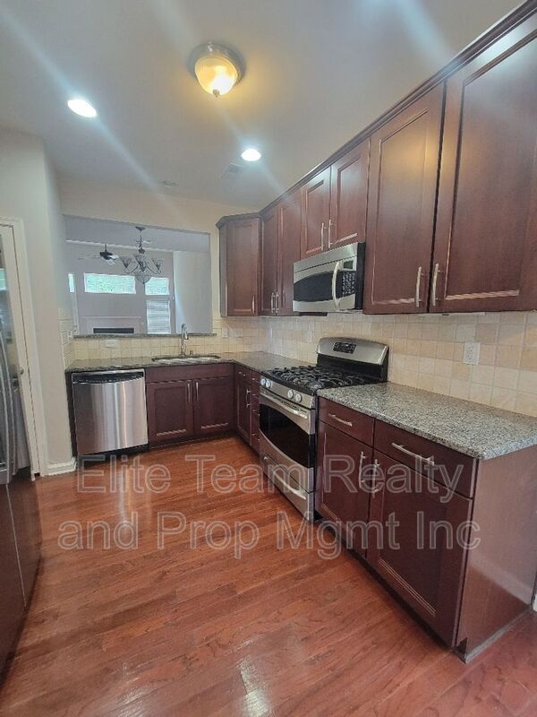 Foto del edificio - 2339 Whitford Ln