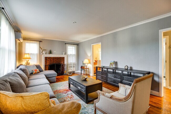 Building Photo - 199 S Rd