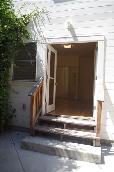 Primary Photo - 877 Grove St