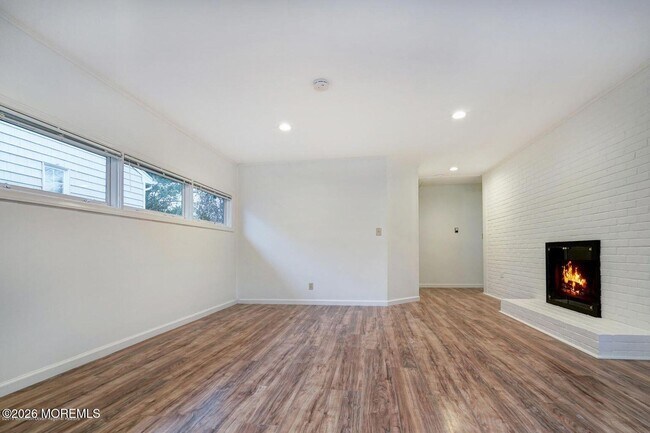 Foto del edificio - 59 Lakewood Rd