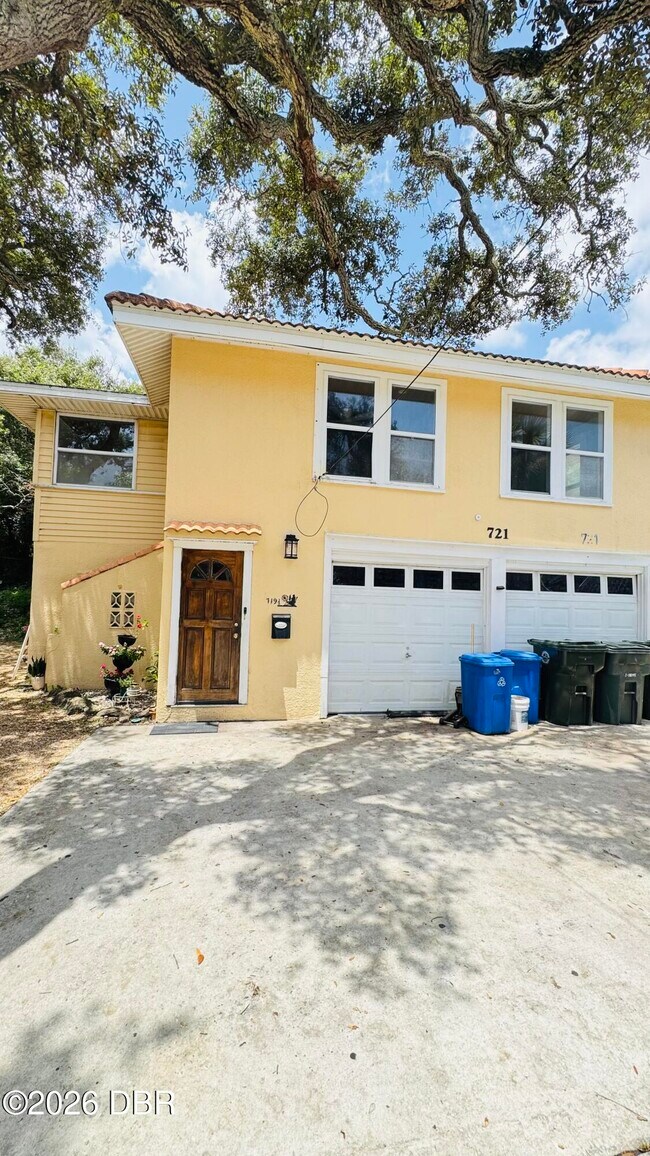 Foto del edificio - 719 N Wild Olive Ave