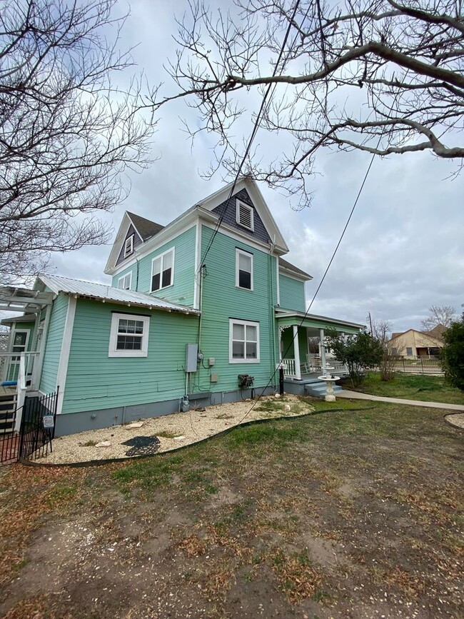 Building Photo - Stunning and Spacious Historic Home – Your...