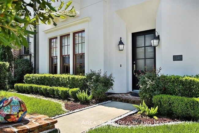 Foto del edificio - Stunning Mediterranean home on Cul-de-Sac
