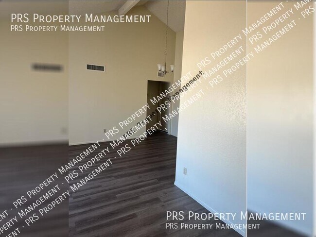 Building Photo - New Listing!