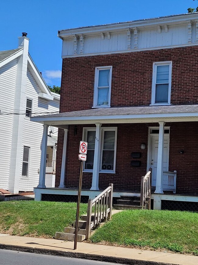 Building Photo - 220 E Orange St