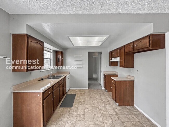 Foto del edificio - 7380 Colonial Dr