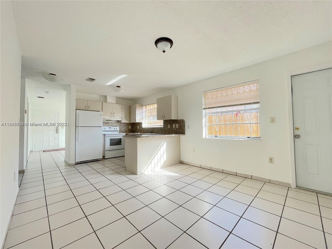 Primary Photo - 3560 SW 25th St