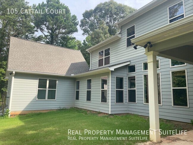 Building Photo - Luxury Living in Fayetteville's Canoe Club...