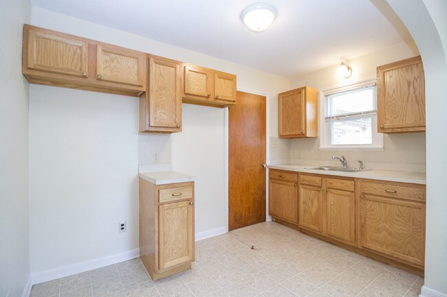 Building Photo - 2943 Escott Ave