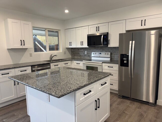 Foto del edificio - Beautiful 3 Bedroom Townhouse in Lakewood, CO