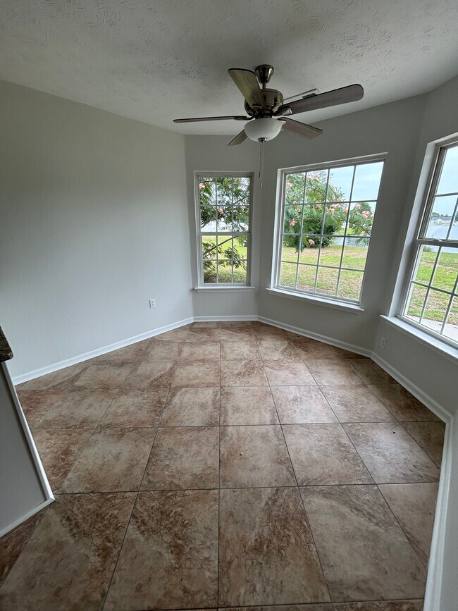 Foto del edificio - 4387 Heartwood Ln
