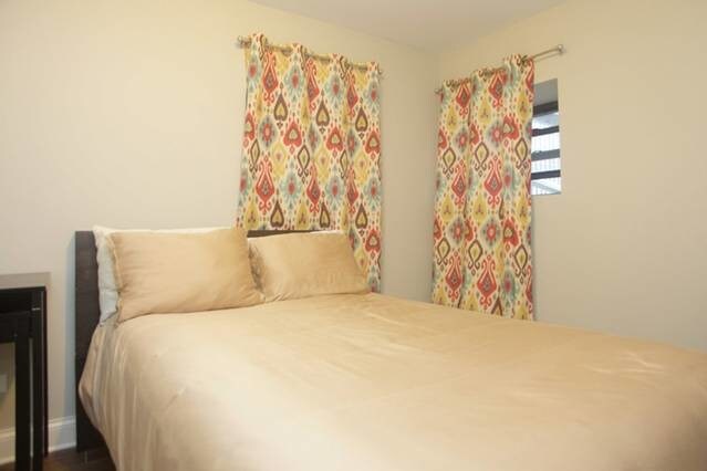 Foto del edificio - 1312 N Claremont Ave
