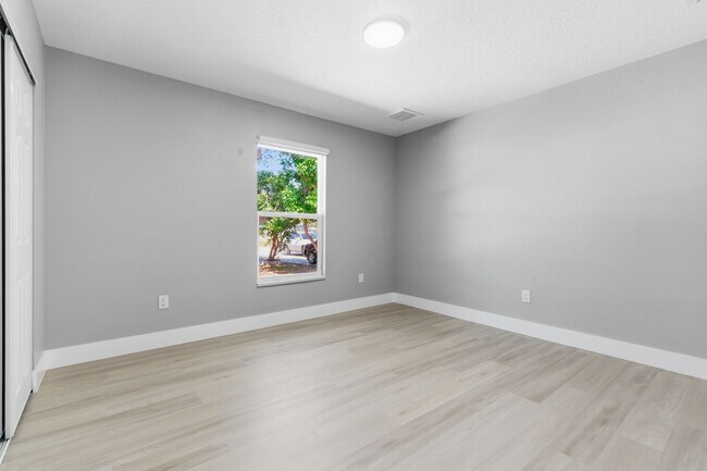 Foto del edificio - Top Shelf Aquisitions