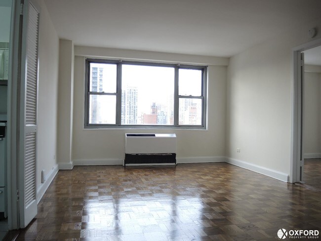 Building Photo - 353 E 83rd St