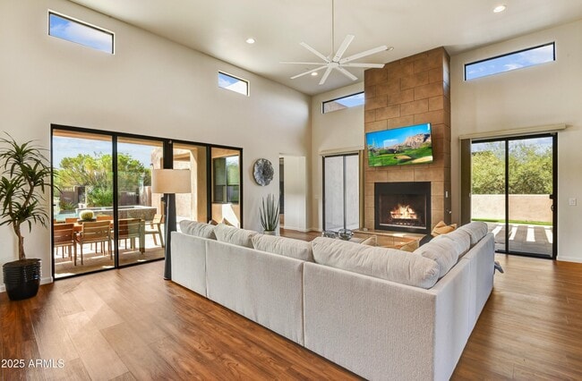Building Photo - 9671 E Horizon Dr