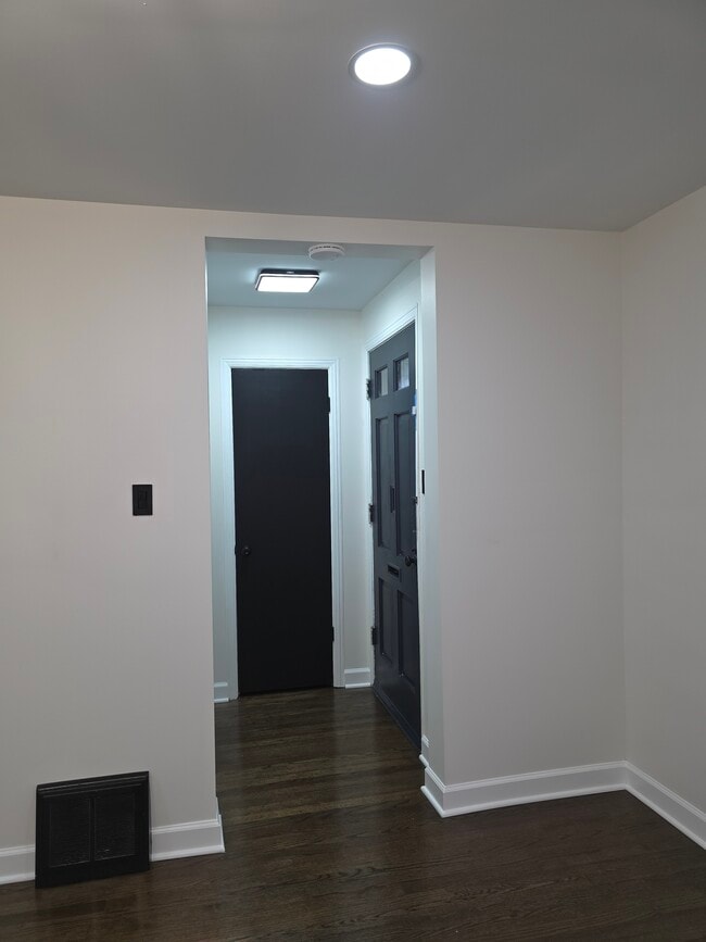 Front entrance - 5251 S Hamlin Ave