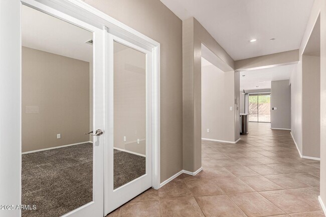 Building Photo - 1744 W Turtle Hill Dr