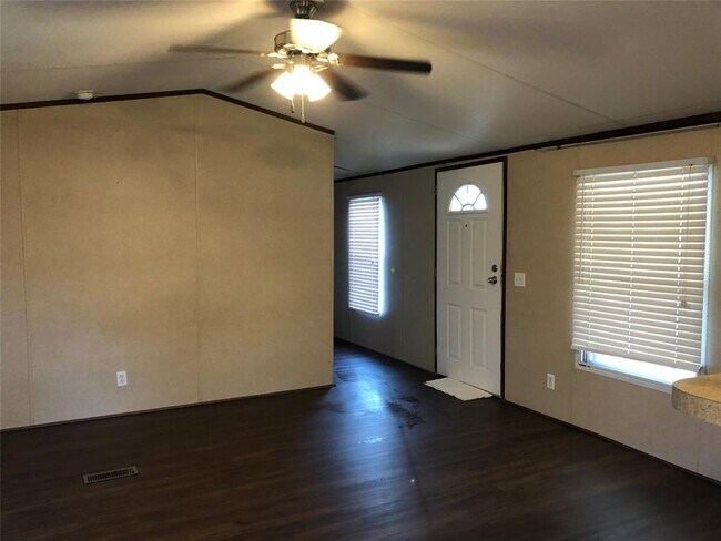 Building Photo - 22771 Hudson Rd