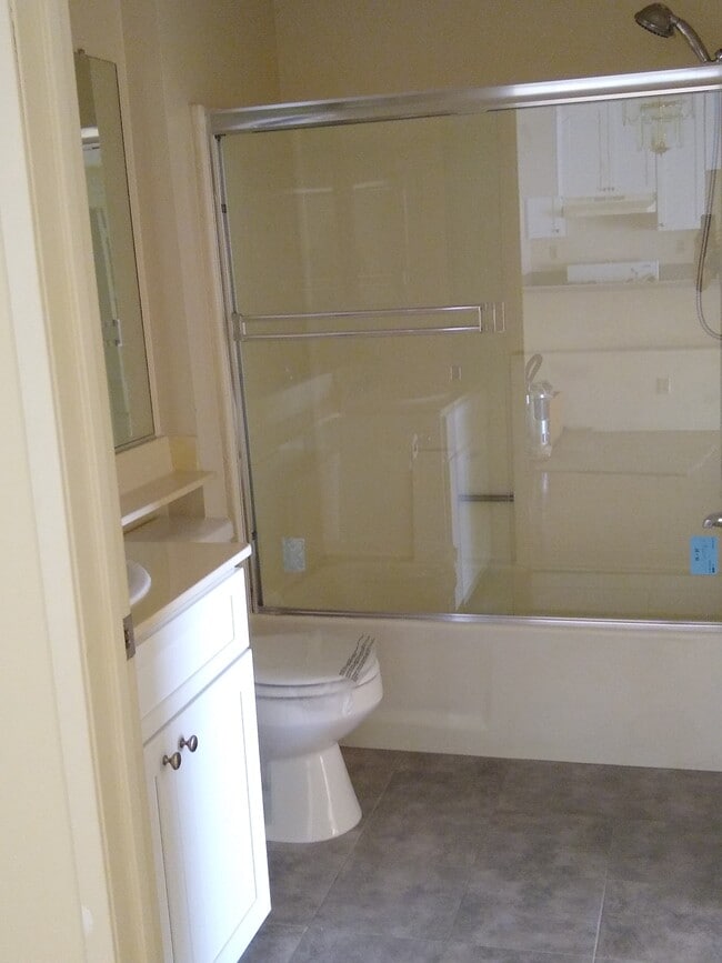 Shower - 1701 Talmadge St