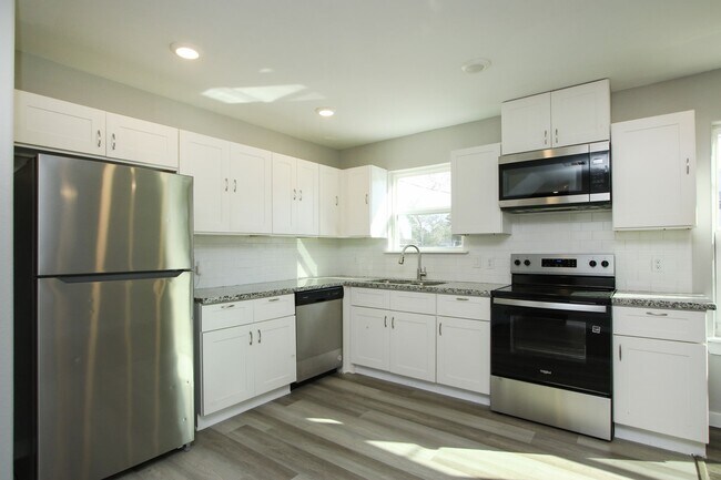 Foto del edificio - 5709 Breland St