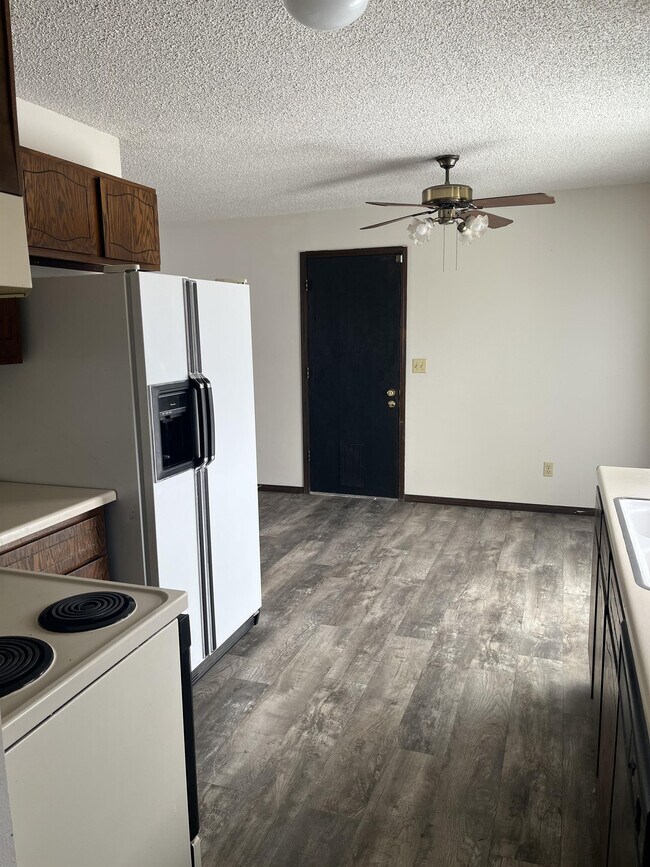 Building Photo - 204-246 46th Ave