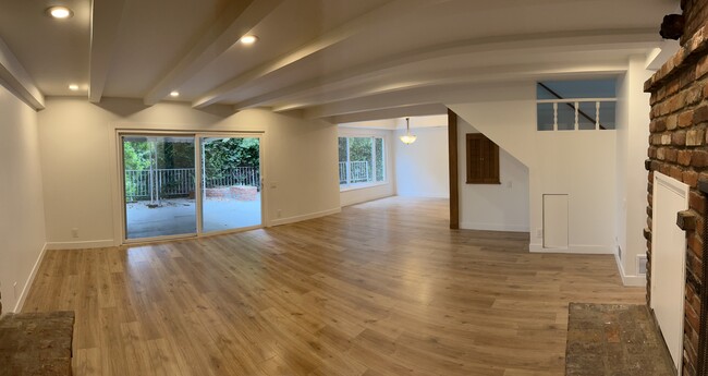 Building Photo - 6035 S La Cienega Blvd