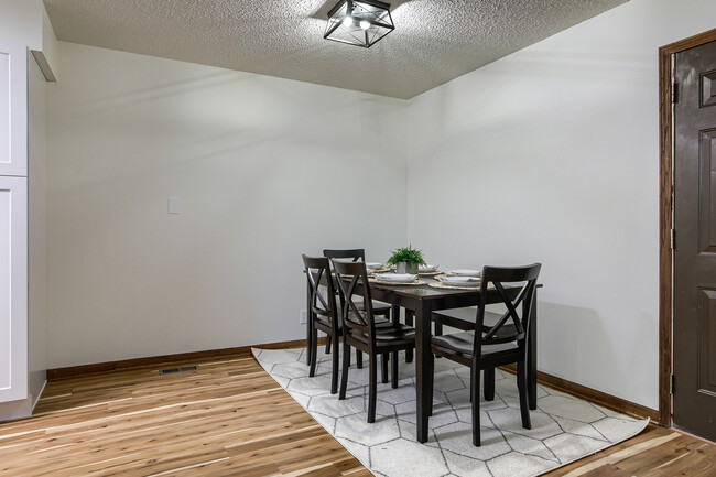 Building Photo - 5618 S 38th St