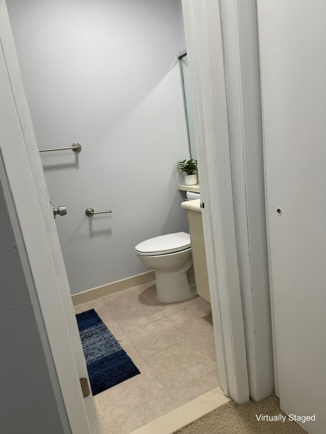 Foto del edificio - 1027 Schmidt Ln