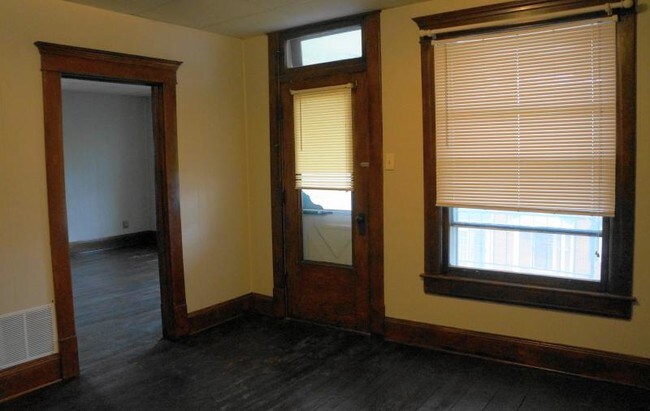 Building Photo - 123 Denham Street