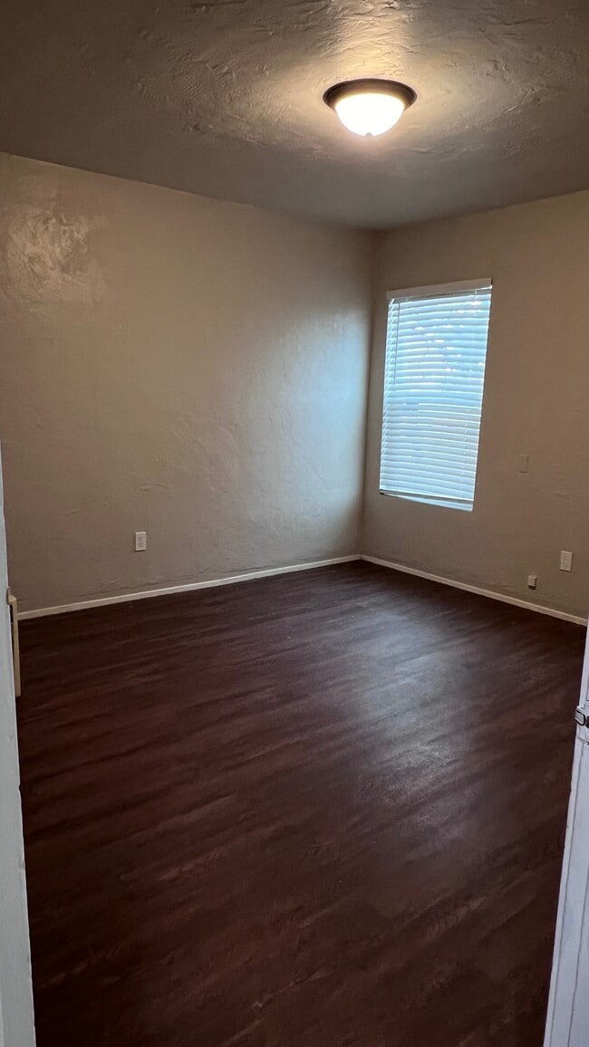 Todas las habitaciones tienen unidades minisplit. - 5240 S Center St