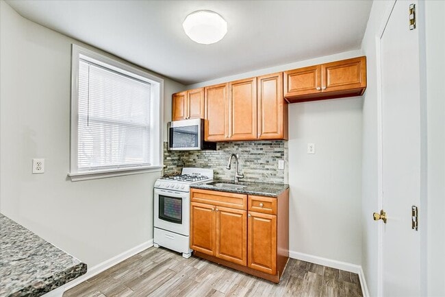 Building Photo - 217 Smith St