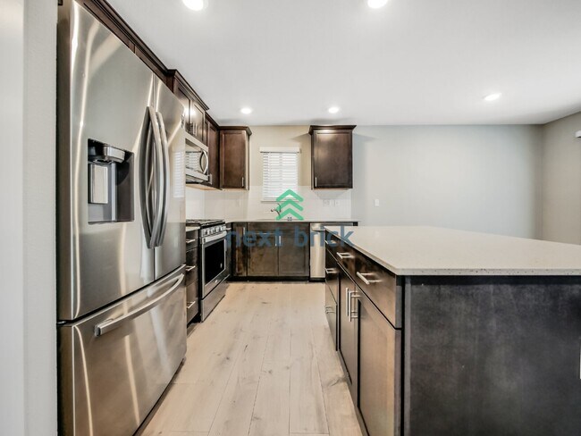 Building Photo - 4 Bed and 2.5 Bath Single-family Home is Available for Rent!