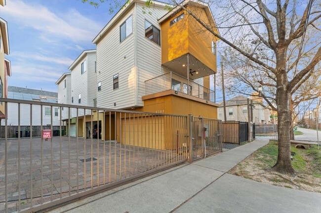 Foto del edificio - 4302 Spencer St